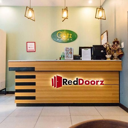 Отель Reddoorz Plus @ Tayuman Манила Экстерьер фото